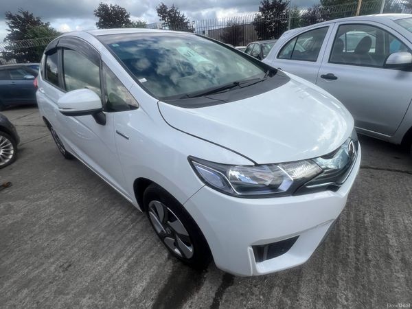 Honda Fit Hatchback, Petrol, 2015, White