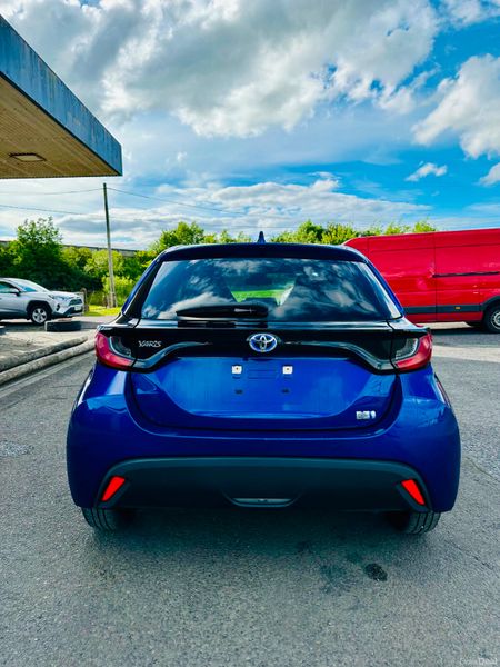 Toyota Yaris 1.5 hybrid 389699667