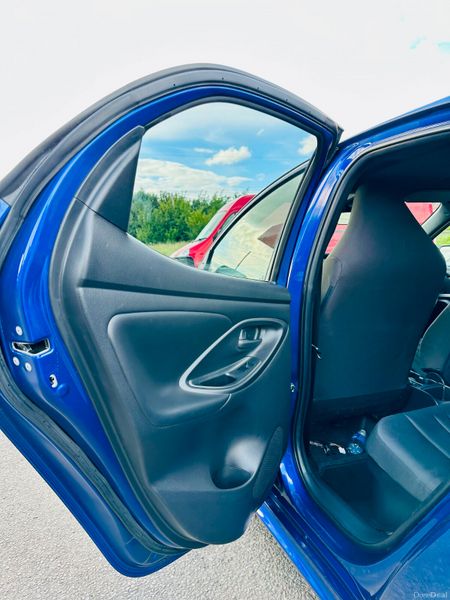 Toyota Yaris 1.5 hybrid 389699687
