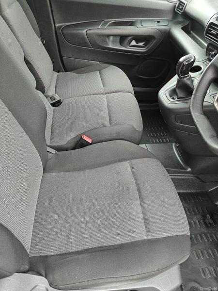 2020 Peugeot Partner  Top Spec 389602061