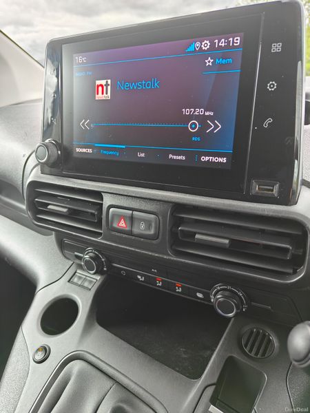 2020 Peugeot Partner  Top Spec 389602823