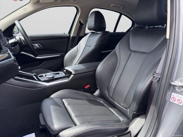 BMW 330E Sport Plug-in Hybrid only  40,692km 389610977