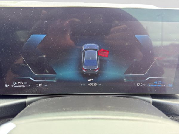 BMW 330E Sport Plug-in Hybrid only  40,692km 389610981