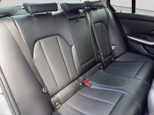 BMW 330E Sport Plug-in Hybrid only  40,692km 389610983