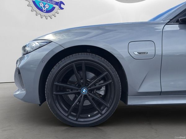 BMW 330E Sport Plug-in Hybrid only  40,692km 389610987