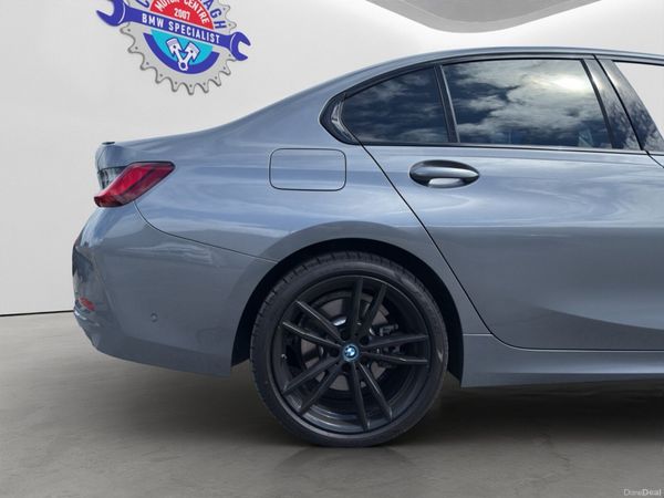 BMW 330E Sport Plug-in Hybrid only  40,692km 389610999