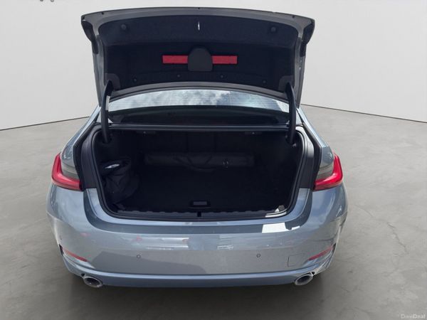 BMW 330E Sport Plug-in Hybrid only  40,692km 389611005