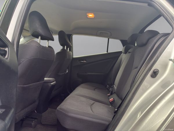 2017 Toyota Prius petrol hybrid (S5) 389611013