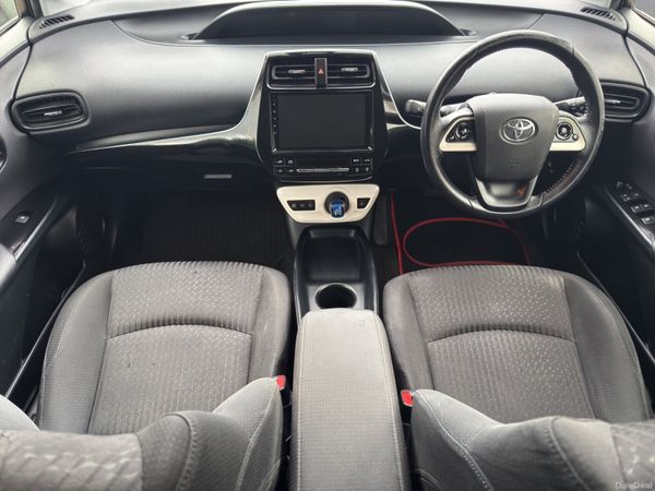 2017 Toyota Prius petrol hybrid (S5) 389611019