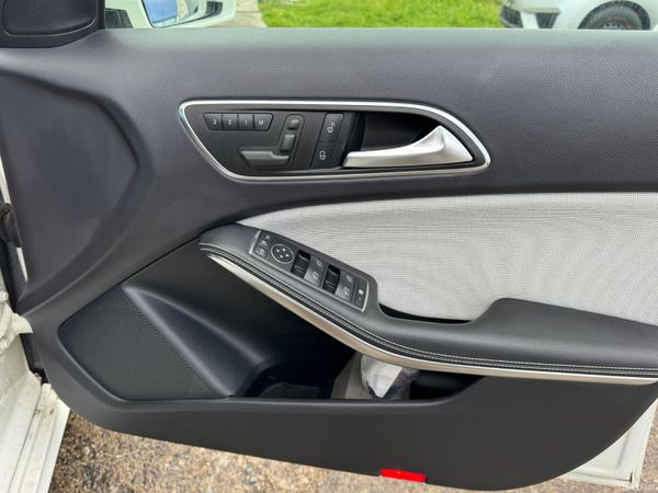 Merc A Class 1.6 Auto 56,000kms Sports 2014 389638159