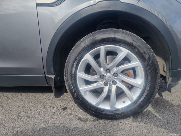 Land Rover Discovery Automatic 2018 389638505