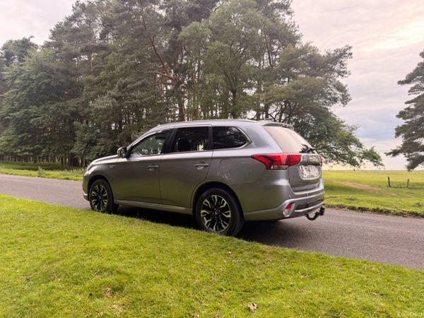 Mitsubishi Outlander 2017 PHEV Top Spec 389746363