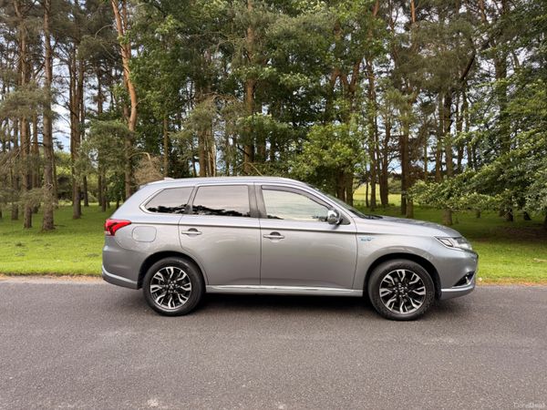 Mitsubishi Outlander 2017 PHEV Top Spec 389746373