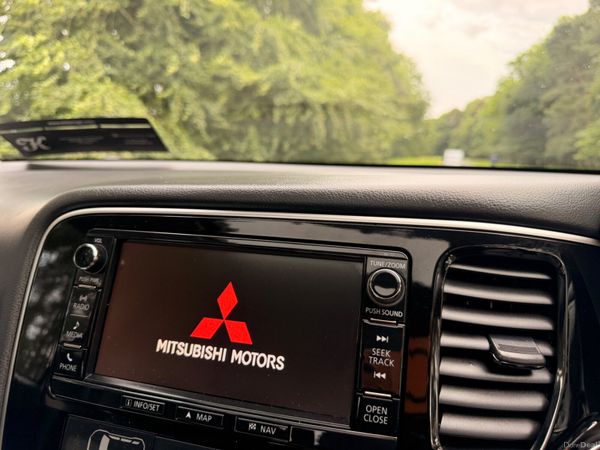 Mitsubishi Outlander 2017 PHEV Top Spec 389746385