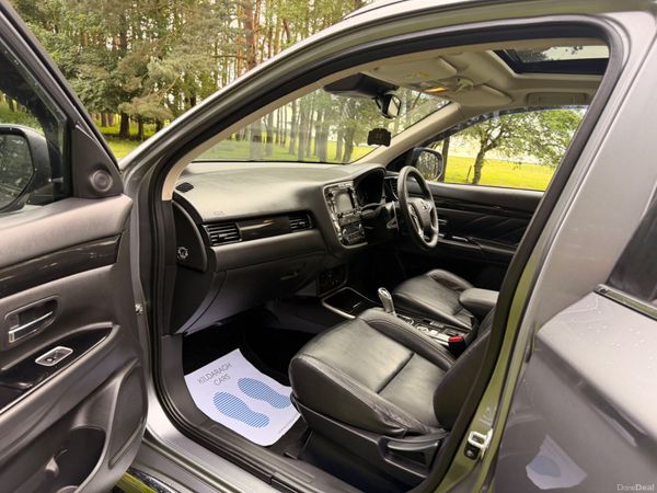 Mitsubishi Outlander 2017 PHEV Top Spec 389746401