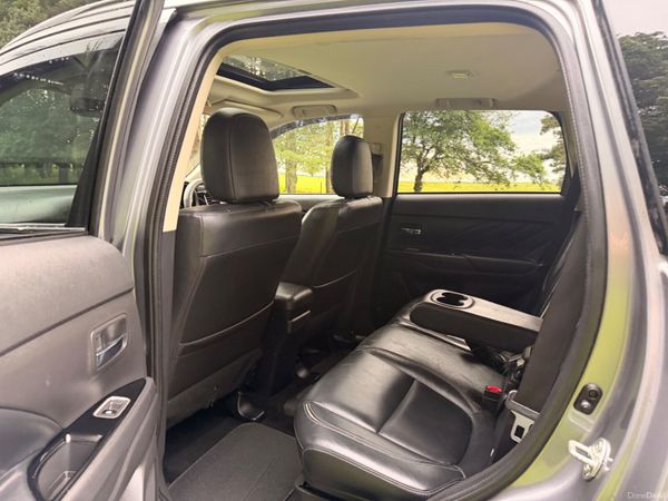 Mitsubishi Outlander 2017 PHEV Top Spec 389746411