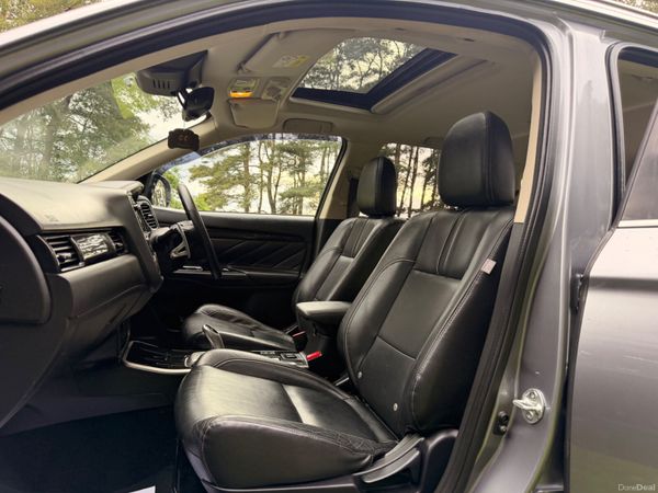 Mitsubishi Outlander 2017 PHEV Top Spec 389746413