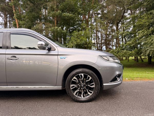 Mitsubishi Outlander 2017 PHEV Top Spec 389746421