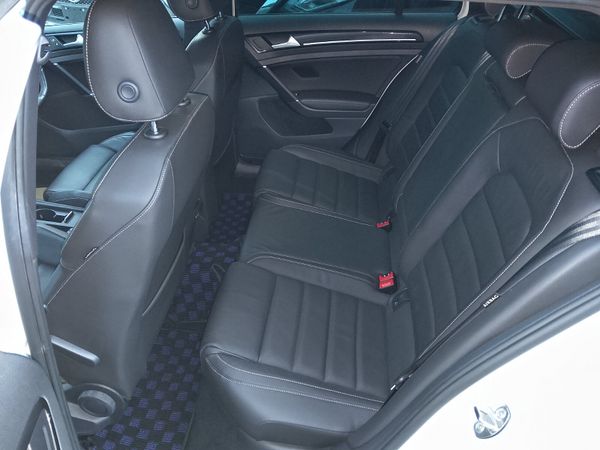 V.W. Golf R Variant 389748189