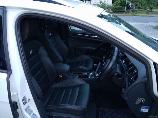 V.W. Golf R Variant 389748195