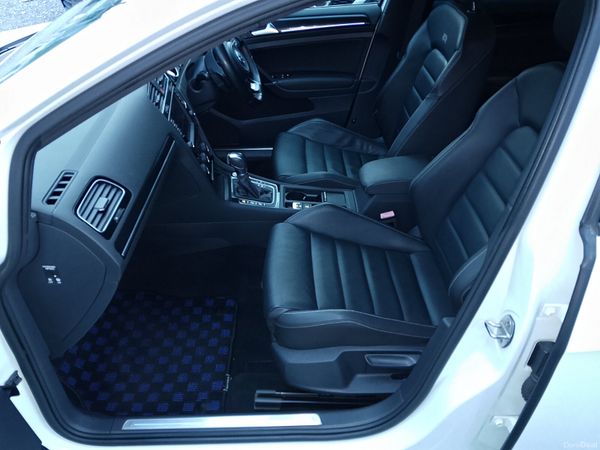 V.W. Golf R Variant 389748197