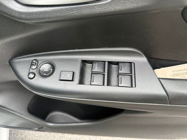 2015 Honda Jazz/Fit 1.5 Hybrid Auto,Leather Specs 389748597