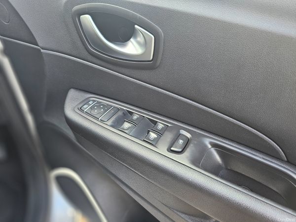 RENAULT CAPTUR // PETROL // 04/27 NCT 389784013