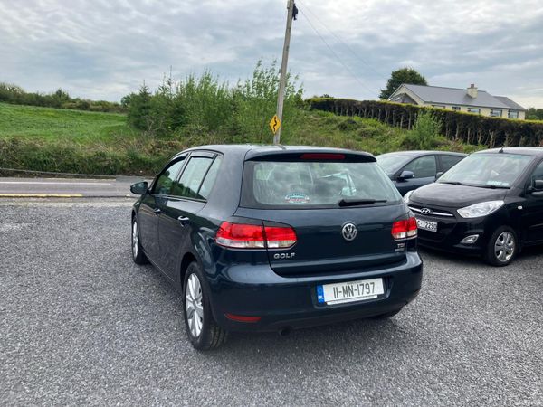 Volkswagen Golf 2011 389888189