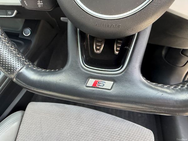 Audi A4 2018 389821631