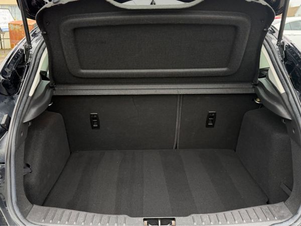Ford Focus TITANIUM Excellent Condition 389942183