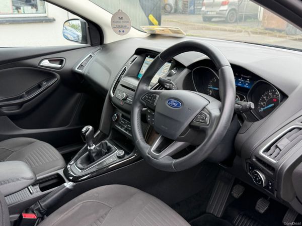 Ford Focus TITANIUM Excellent Condition 389942185