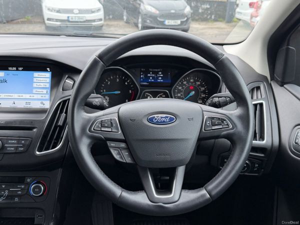 Ford Focus TITANIUM Excellent Condition 389942189