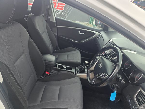 Hyundai i30 2016 389959637
