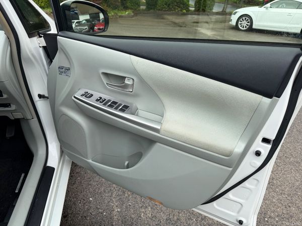 Toyota Prius Alpha Hybrid Low km 389962759
