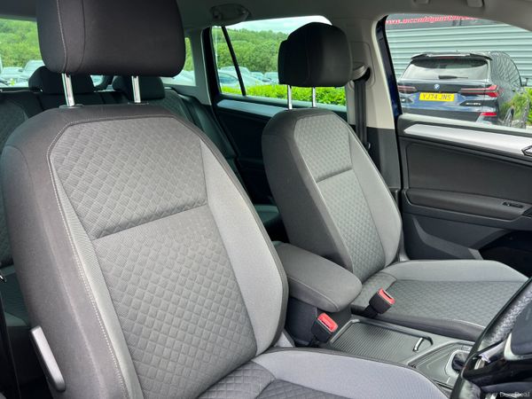 2016 (162) Volkswagen Tiguan SE 2.0 TDI BMT - Auto 389973017