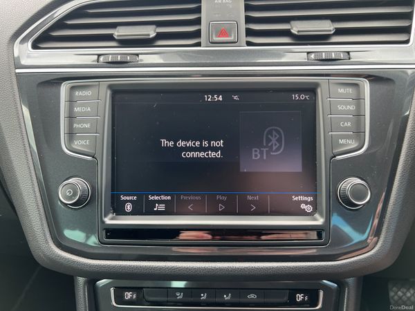 2016 (162) Volkswagen Tiguan SE 2.0 TDI BMT - Auto 389973037