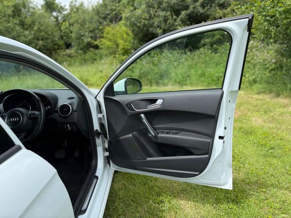 AUDI A1 (2014) 1.4L Petrol Automatic 389981125