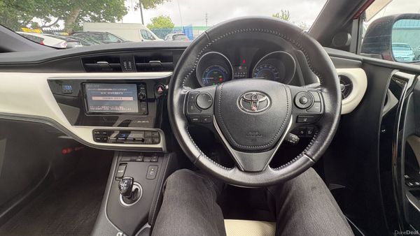 Toyota Auris 1.8 Hybrid 2016 389904199