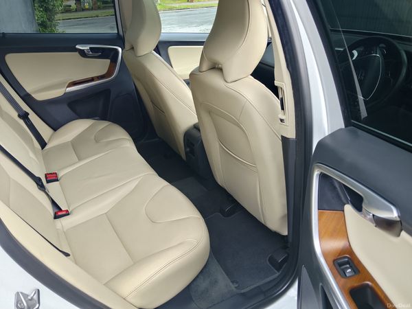 XC60 // PANORAMIC ROOF // AUTO 389939771