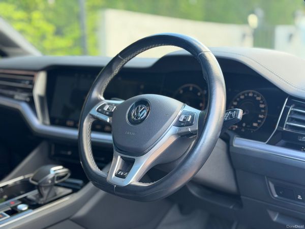 Volkswagen Touareg R Line 3.0 TDI V6 2 Seats 390040095