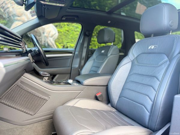 Volkswagen Touareg R Line 3.0 TDI V6 2 Seats 390040105
