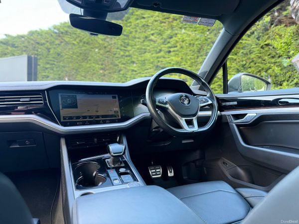Volkswagen Touareg R Line 3.0 TDI V6 2 Seats 390040111