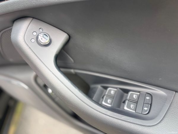 Audi A6 2.0  (Black Edition) Sunroof 390080533