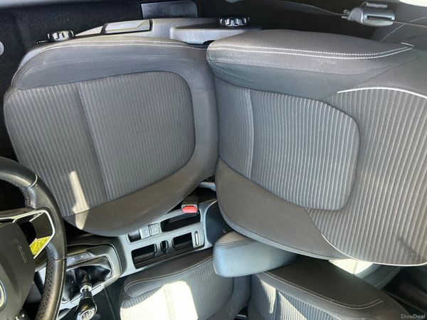 Ford Focus 2019(NCT 09/28 TAX 02/27) 390017481