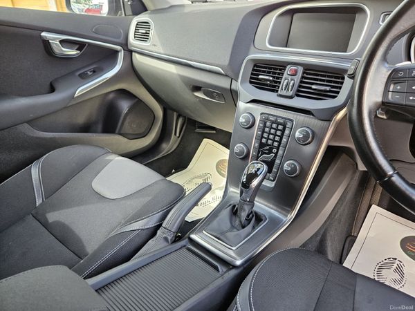 VOLVO V40 D4 AUTO DIESEL NEW NCT 390027281