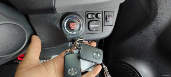 152 Toyota Yaris/ Vitz 1.3 Petrol Automatic 390198583