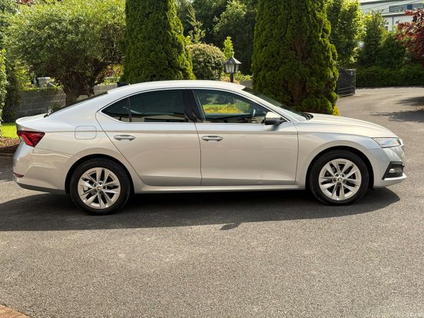 Immaculate Low Kms 221 Skoda Octavia! 390137633