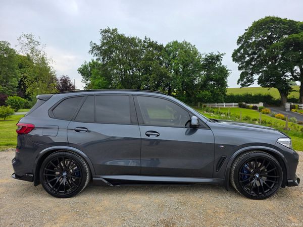 BMW X5 2019 390254571