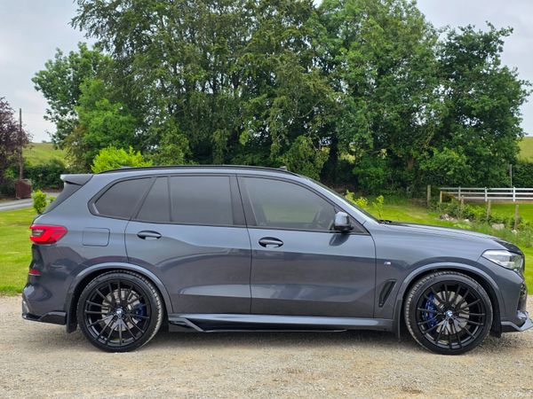 BMW X5 2019 390254577