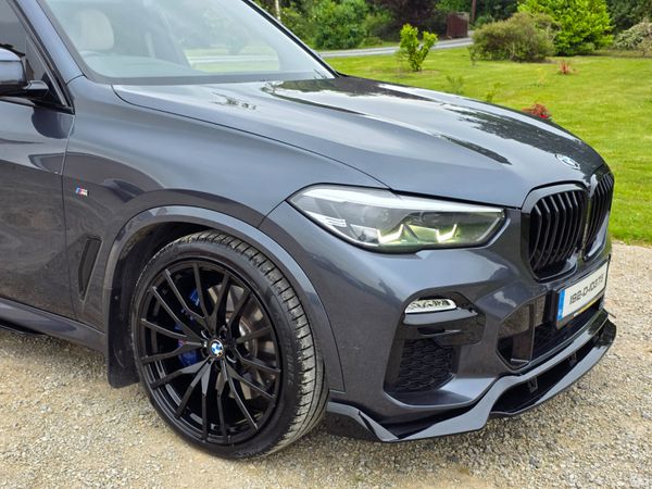 BMW X5 2019 390254579